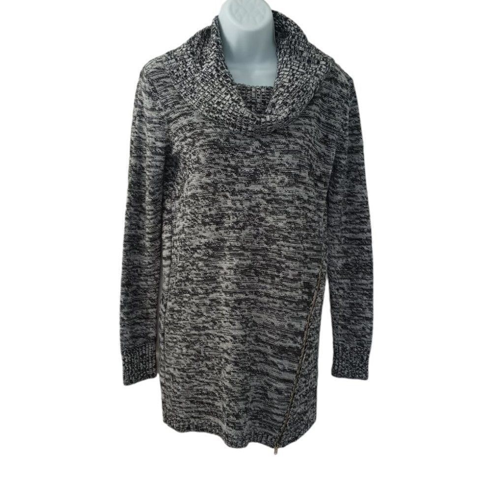 Iz‎ Byer Sweater Tunic with Cowl Neck and  Assymetrical Zipper Size Medium
